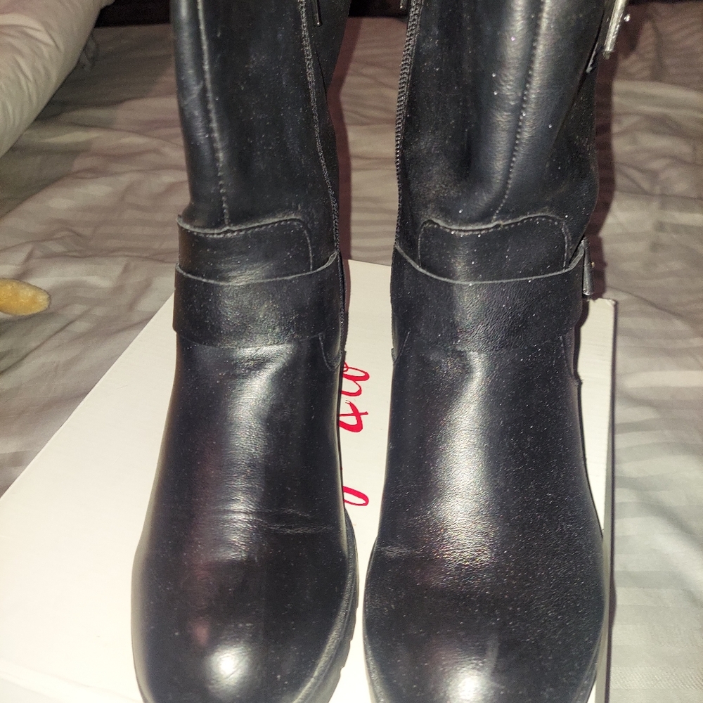 BOOTS - Picture 4 of 6